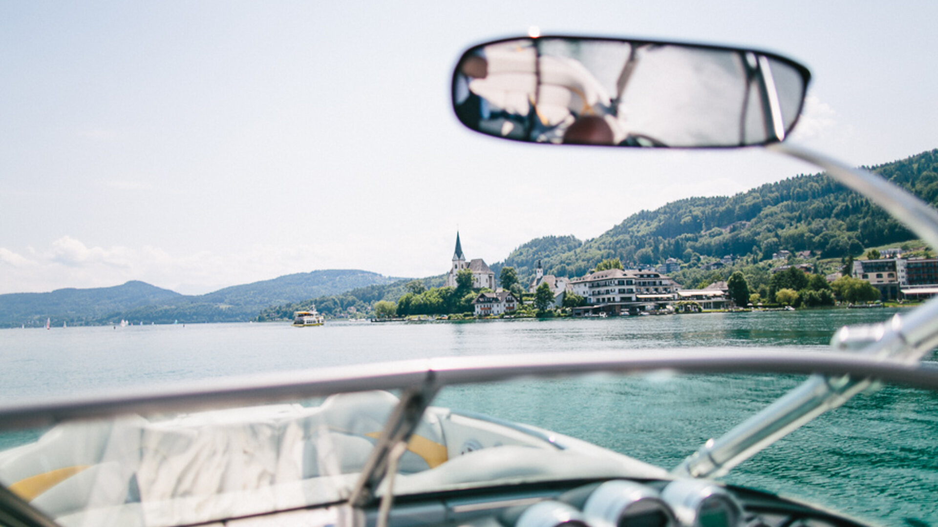 Mit dem Motorboot zu den angesagtesten Locations am Wörthersee