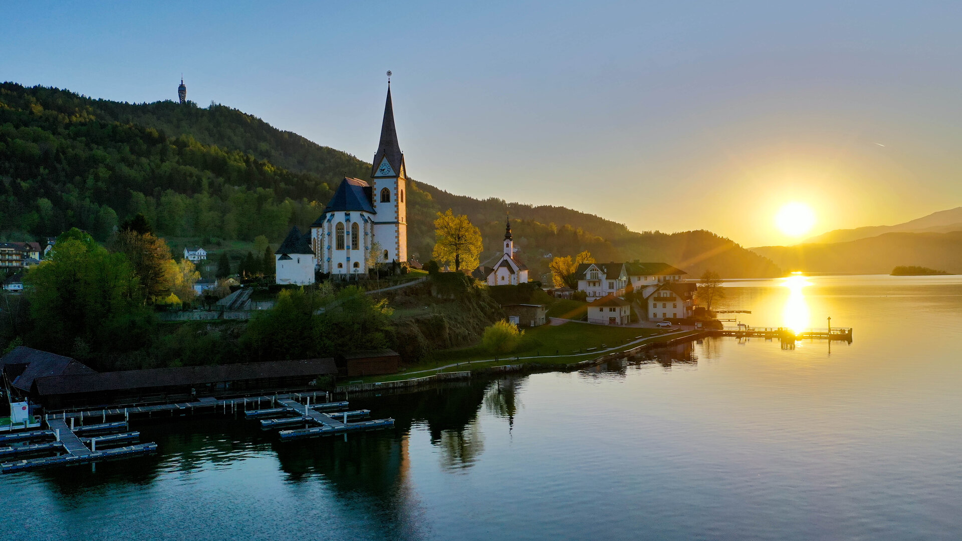 <p>Die Romantik im Ort Maria Wörth mit seinem als Hochzeitskirche weit über die Grenzen Kärntens hinaus bekannten Kirchlein.</p>